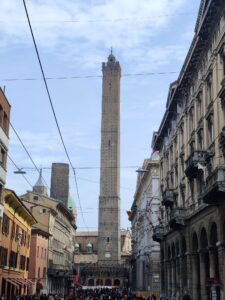 Via Rizzoli looking at Two Towers