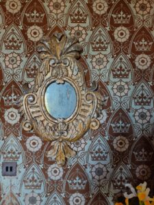 Wallpaper in King Charles Bedroom