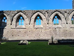 The northern aisle wall