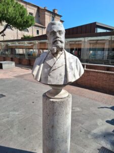 Bust of Luigi Ferrari in front of Surgeon's house
