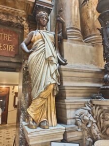 Comedy with her harp