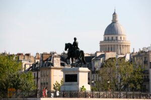 Views along the Seine